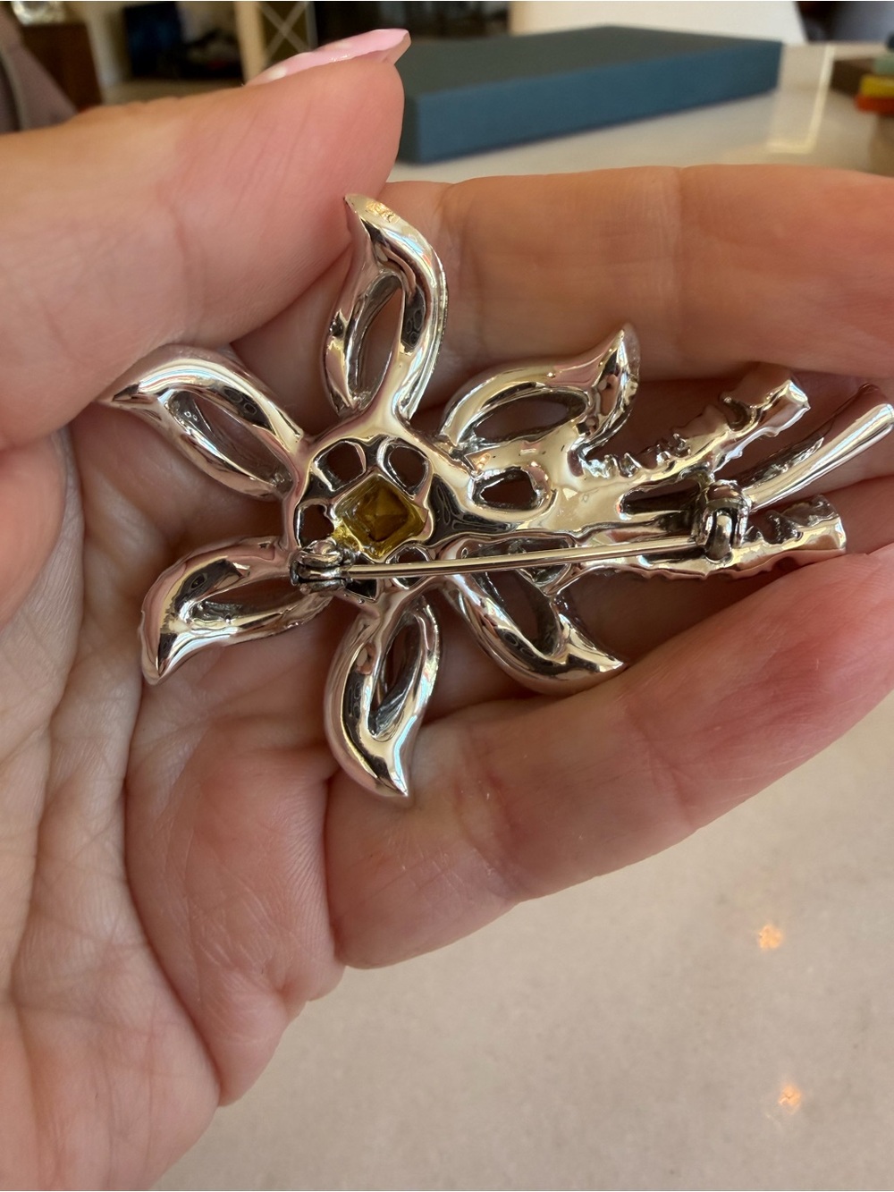 Crystal Flower Brooch Pin in Silver Tone - Picture 3 of 4